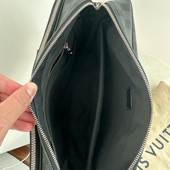 Louis Vuitton iCare Bag Damier Graphite - Picture 5 of 15